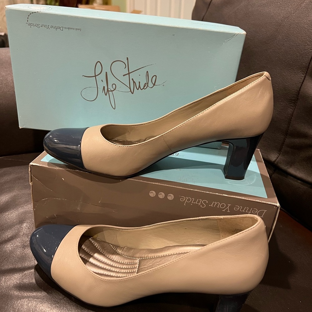 Easy spirit pumps